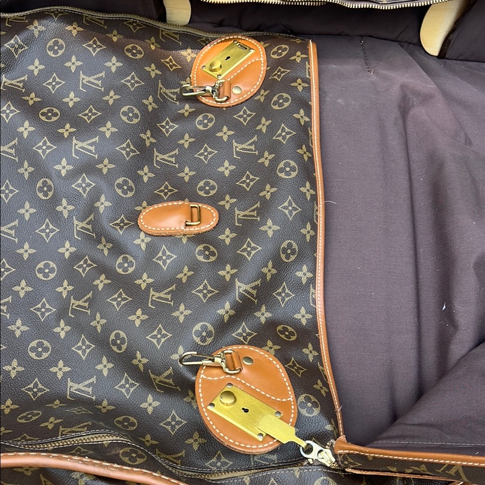 Louis Vuitton Brown Duffel Bag with Classic Design - Picture 11 of 12